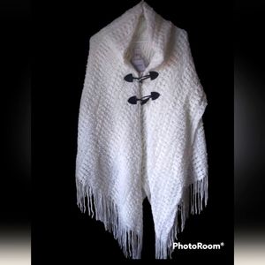 Womens poncho with toggles